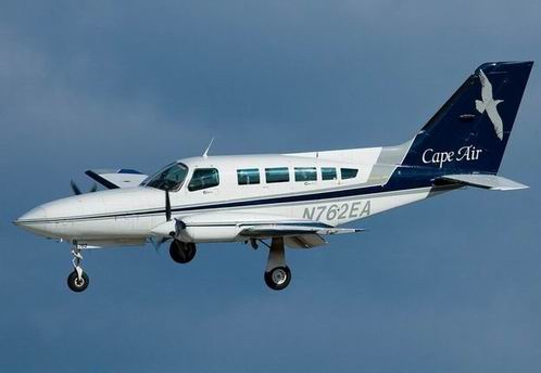 La fenêtre côté pilote d'un avion de Cape Air s'ouvre en vol