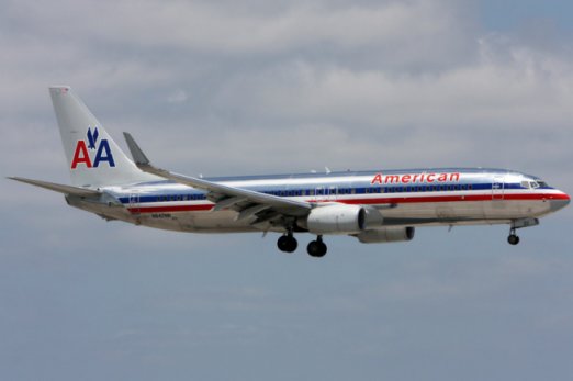 Demi-tour fuite de carburant d'un avion de American Airlines
