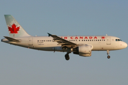 Chevauchement d'aile entre un avion de Air Canada et d'Air France