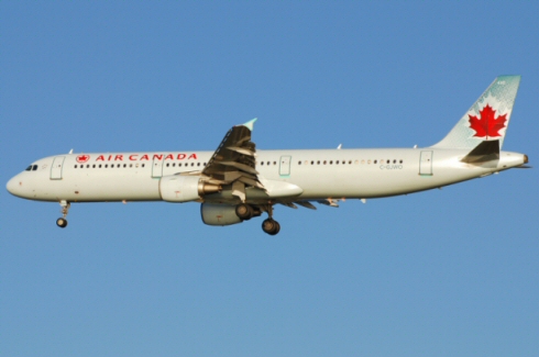 Déroutement cause freins d'un avion de Air Canada