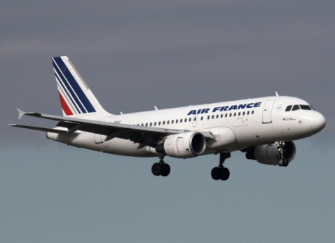 Un bébé dans un bagage dans un avion de Air France