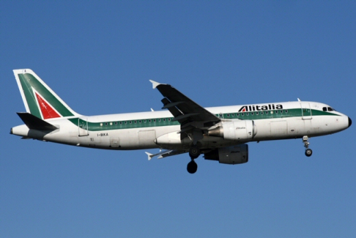 Retour cause problème moteur d'un avion de Alitalia
