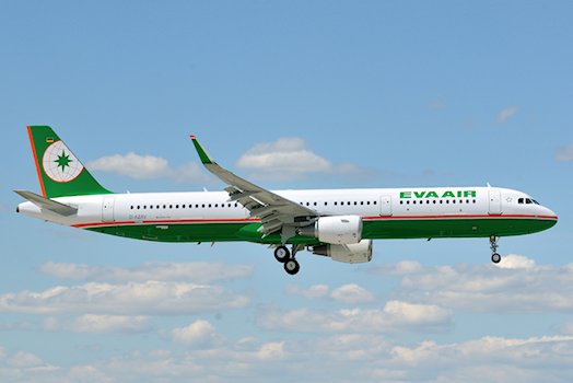 Un avion de EVA Air abîmé par des pierres soufflées