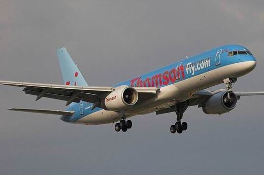Oubliée pendant 2 heures, elle visite le cockpit de l'avion