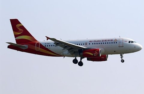 Urgence cause problèmes moteur d'un avion de Air Guilin