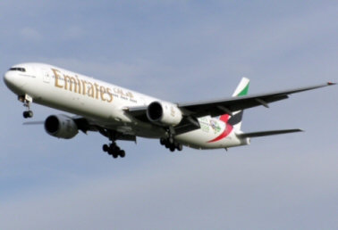 Retour cause alarme fumée en soute d'un avion de Emirates