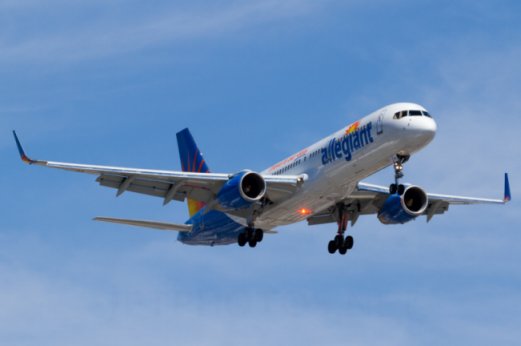 Retour cause problème moteur d'un avion de Allegiant Air