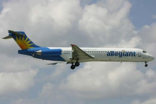 Retour cause problème moteur d'un avion de Allegiant