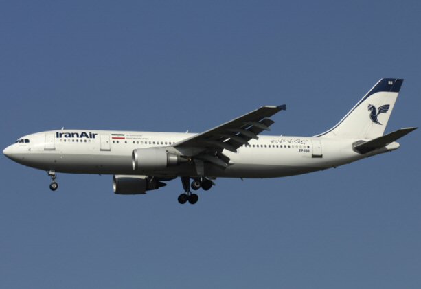 Un avion de Iran Air heurté par un véhicule de piste