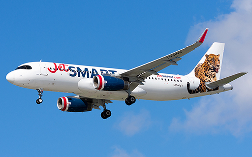 Urgence cause pare-brise fêlé d'un avion de JetSmart Airlines