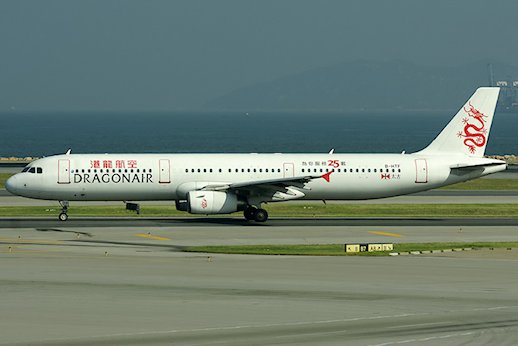 Un avion de Cathay Dragon heurte la piste à l'atterrissage
