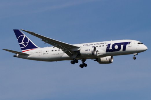 Problèmes électriques pour un avion de LOT Polish Airlines