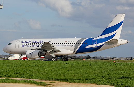 Un avion de Libyan Wings heurté par un véhicule au sol