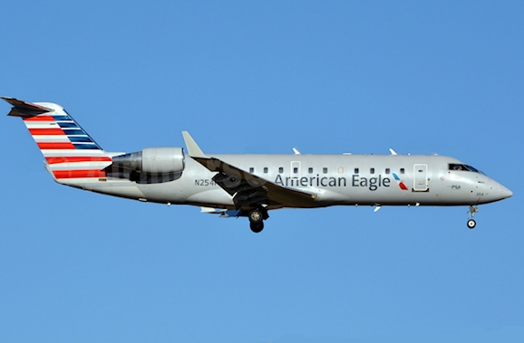 Évacuation au sol cause fumée d'un avion de American Airlines