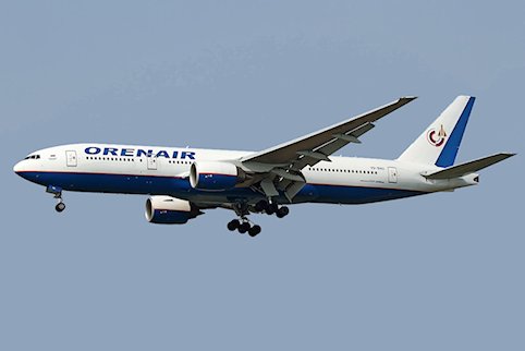 Atterrissage pneu éclaté d'un avion de Orenburg Airlines