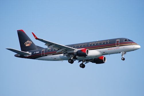 Sortie de piste au poser d'un avion de Royal Jordanian