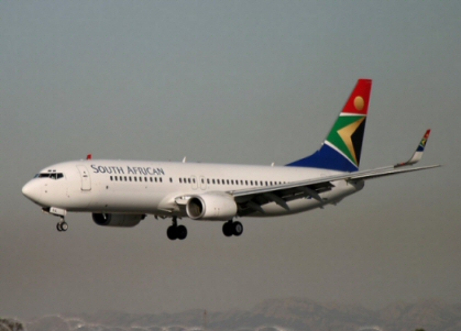 Un avion de South African heurte un autre avion au sol