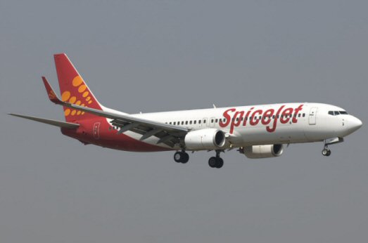 Retour cause fumée sur un moteur d'un avion de SpiceJet