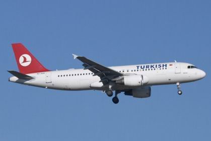 Fumée sur le train d'atterrissage d'un avion de Turkish