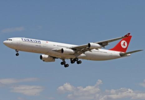 Un avion de Turkish Airlines se pose 50m avant la piste