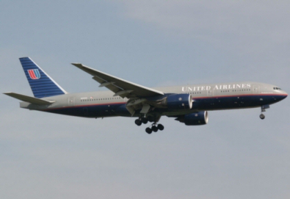 Éclatement de pneus au poser d'un avion de United Airlines