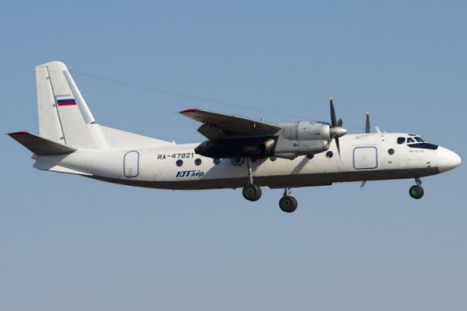 Sortie de taxiway au roulage d'un avion de UTAir