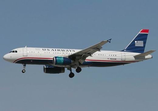 Un avion de US Airways éclate deux pneus à l'atterrissage