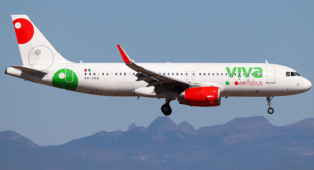 Urgence cause choc aviaire d'un avion de VivaAerobus