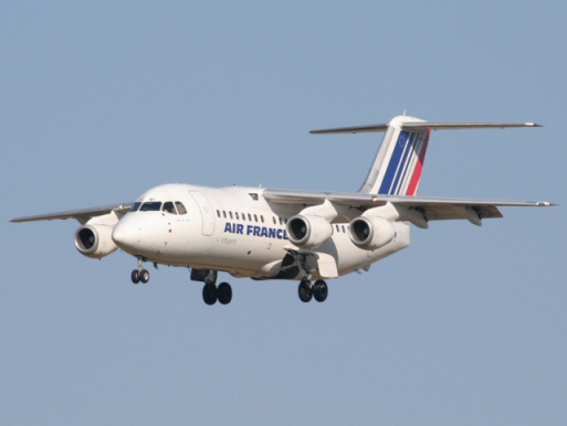 Deux Typhoon escortent un avion de Air France cause radio