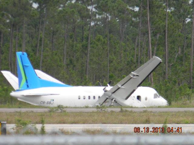 Sortie de piste au poser d'un avion de Sky Bahamas