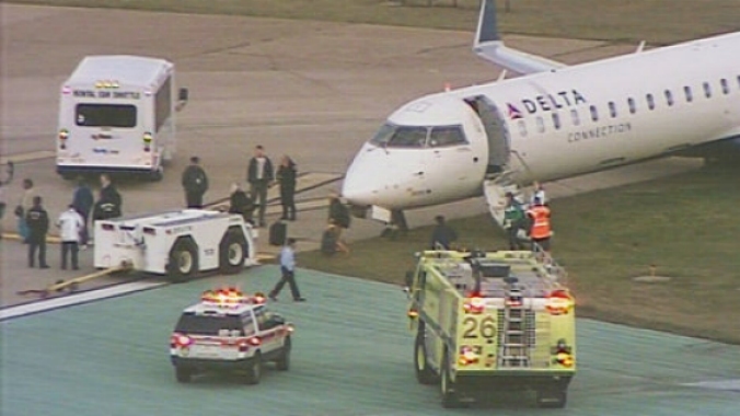 Sortie de taxiway sans gravité d'un avion de Delta Airlines