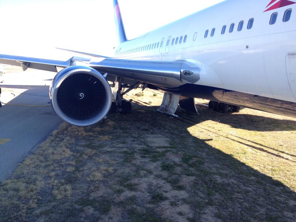 Sortie de piste au poser d'un avion de Delta Airlines