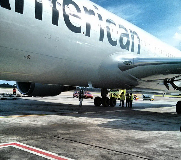 Déploiement en vol d'un toboggan d'un avion de American