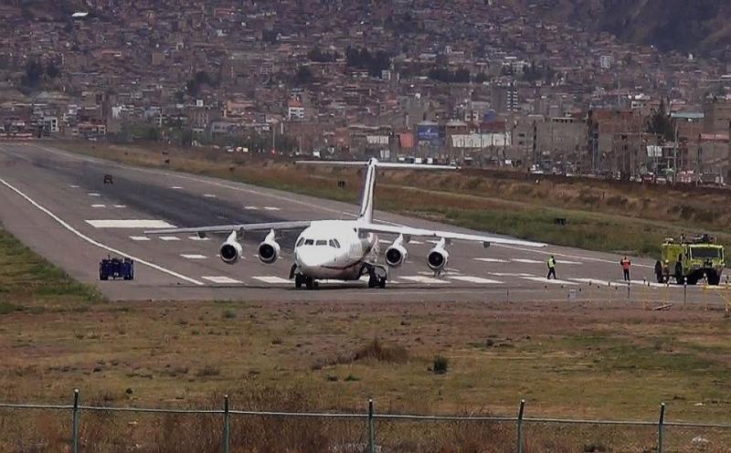 Éclatement de pneu au décollage d'un avion de Star Peru
