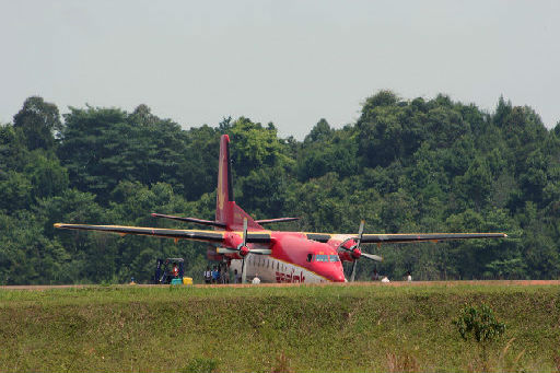 Sortie de piste au poser d'un avion de Asialink Cargo