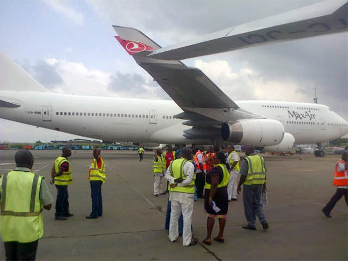 Un avion de Turkish Airlines heurte un autre avion au sol
