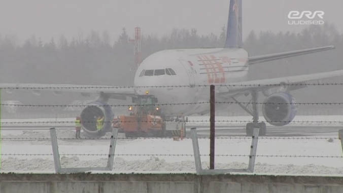 Sortie de taxiway d'un avion de ULS Airlines Cargo