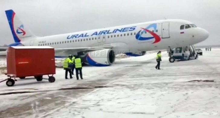 Sortie de piste au poser d'un avion de Ural Airlines