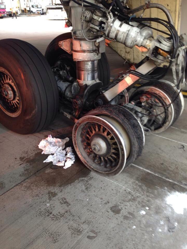 Retour cause pneus éclatés d'un avion de United Airlines