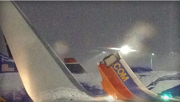 Deux avions de Southwest se heurtent de l'aile au sol