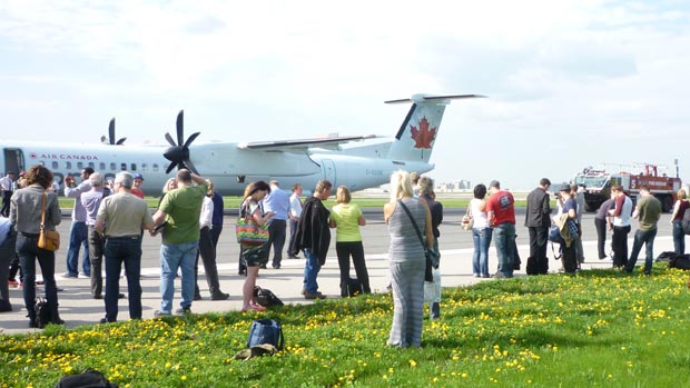 Éclatement de pneus sur un avion de Air Canada