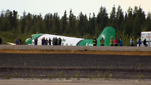 Atterrissage sur le ventre d'un avion de Buffalo Airways
