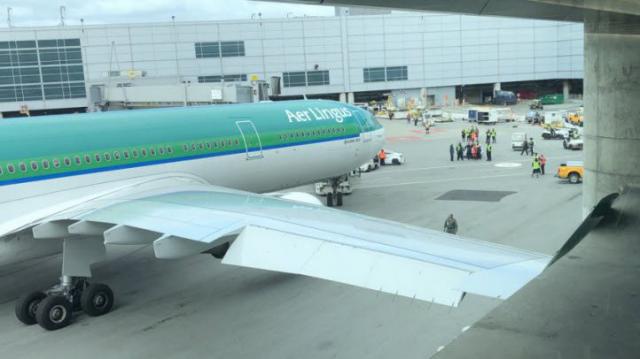 Un avion de Aer Lingus heurte un pylône en béton au roulage