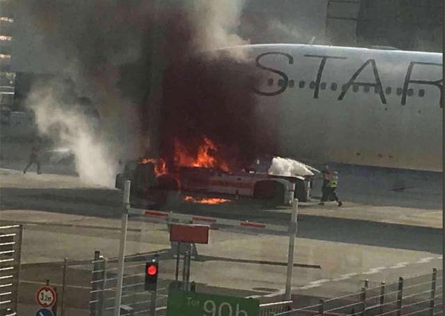 Un avion de Lufthansa endommagé par l'incendie d'un tracteur