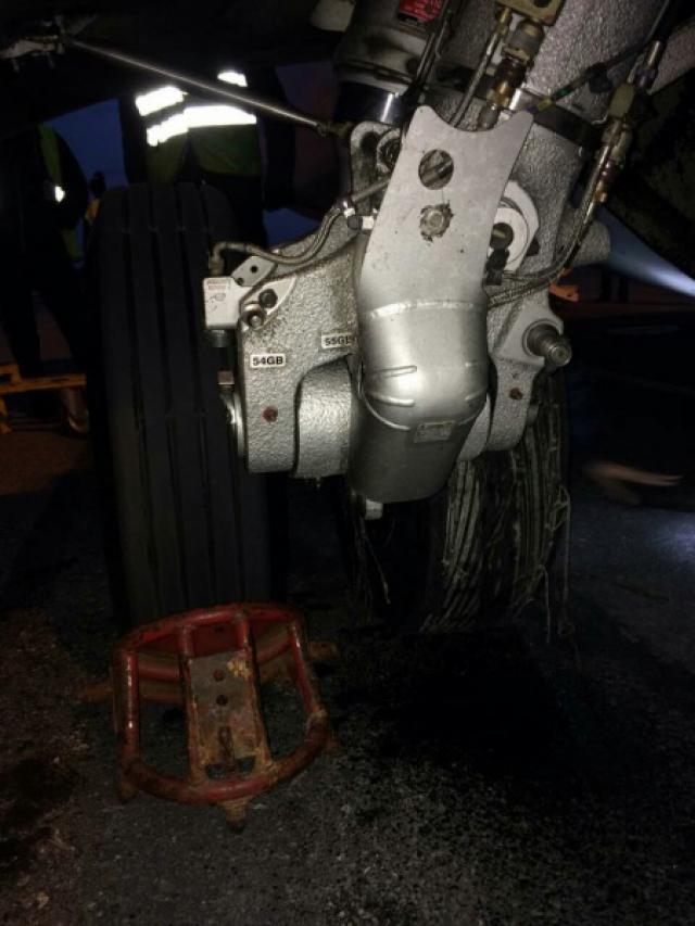 Urgence problème de train d'atterrissage d'un avion de UTAir