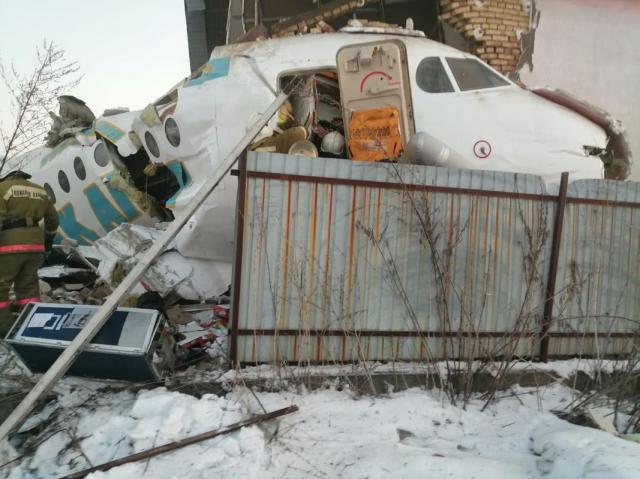 Un avion de la compagnie aérienne Bek Air s'écrase au décollage