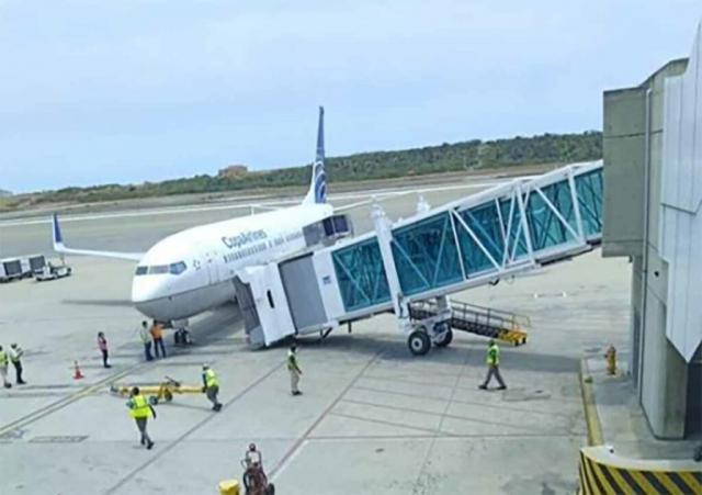 Une passerelle d'embarquement s'effondre à Caracas