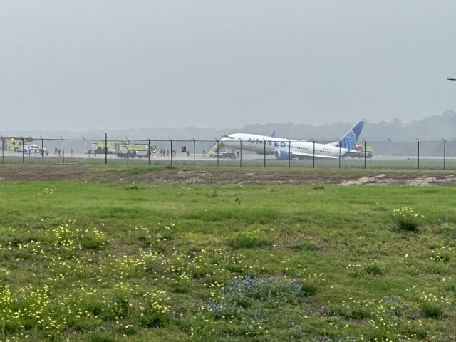 Sortie de piste à l'atterrissage d'un avion de United Airlines