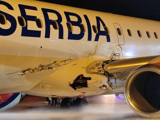 Un avion de Air Serbia heurte des obstacles au décollage