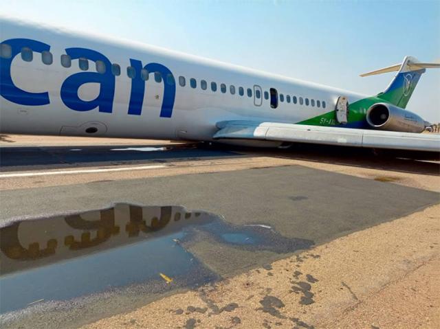 Atterrissage sur le ventre d'un avion de African Express Airways
